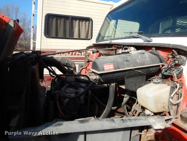 image for item DE4310 1988 International S1600 flatbed truck