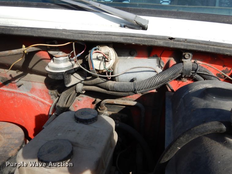 image for item DE4310 1988 International S1600 flatbed truck