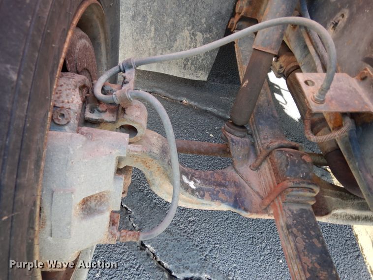 image for item DE4310 1988 International S1600 flatbed truck