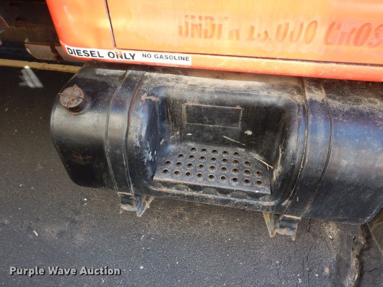 image for item DE4310 1988 International S1600 flatbed truck