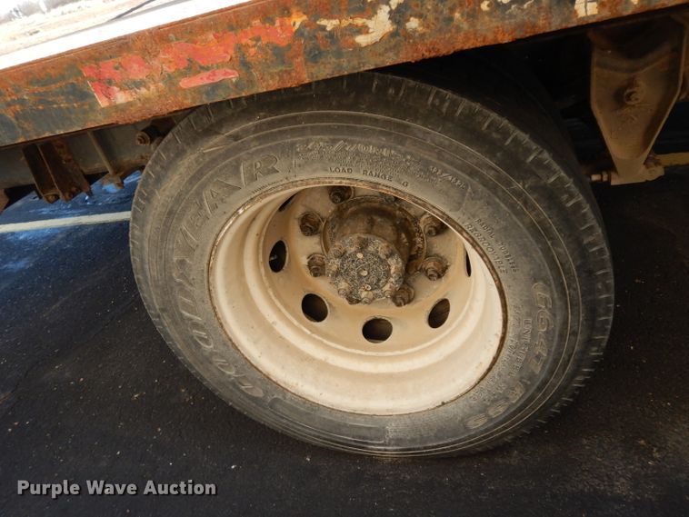 image for item DE4310 1988 International S1600 flatbed truck