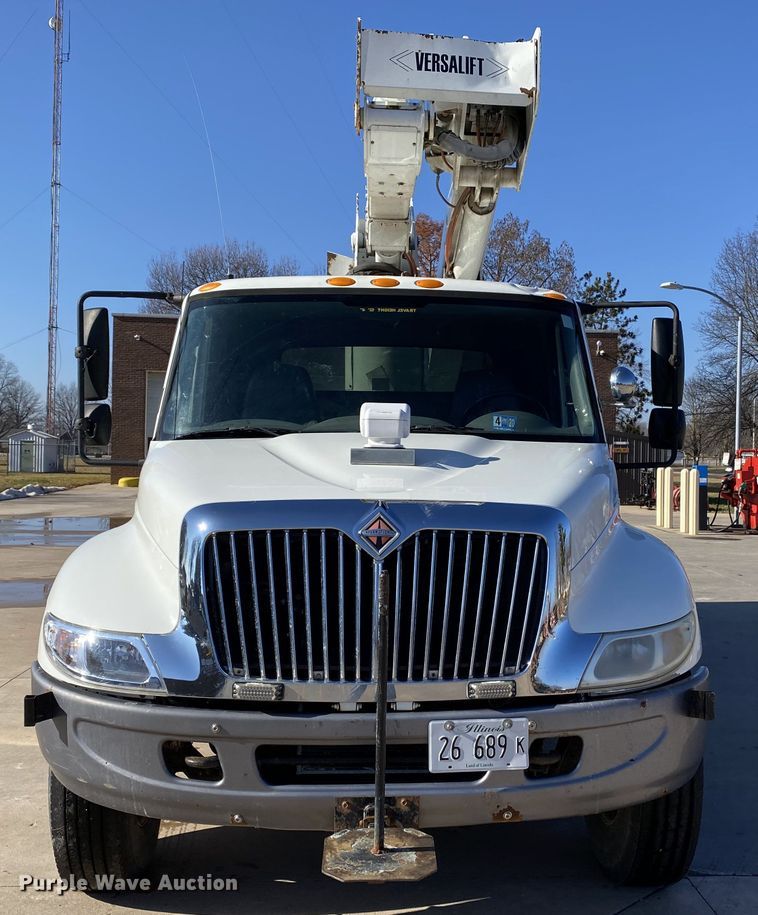 image for item DF6621 2007 International 4300 bucket truck
