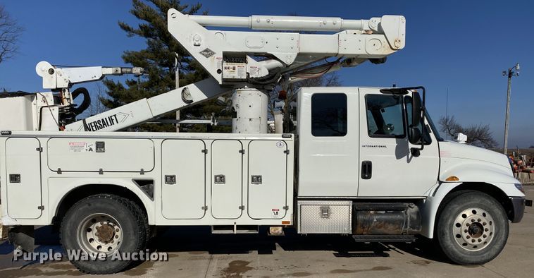 image for item DF6621 2007 International 4300 bucket truck