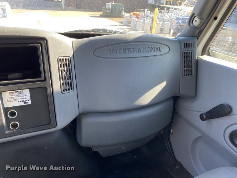 image for item DF6621 2007 International 4300 bucket truck