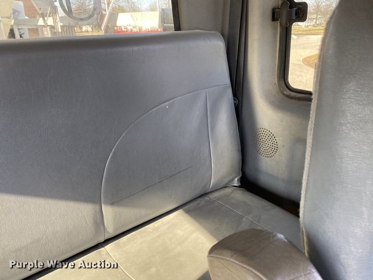 image for item DF6621 2007 International 4300 bucket truck