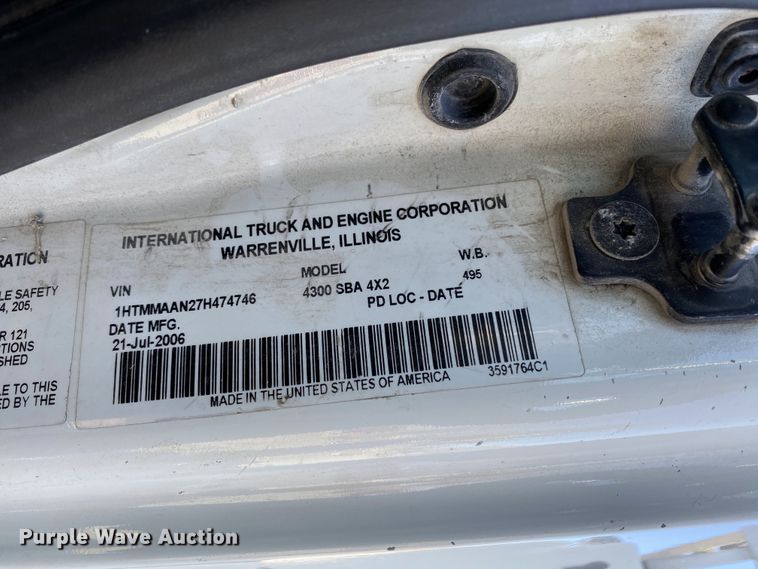 image for item DF6621 2007 International 4300 bucket truck