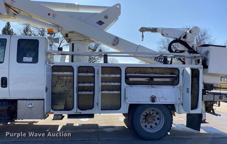 image for item DF6621 2007 International 4300 bucket truck