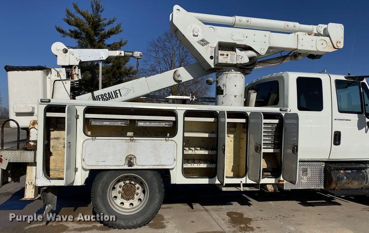 image for item DF6621 2007 International 4300 bucket truck