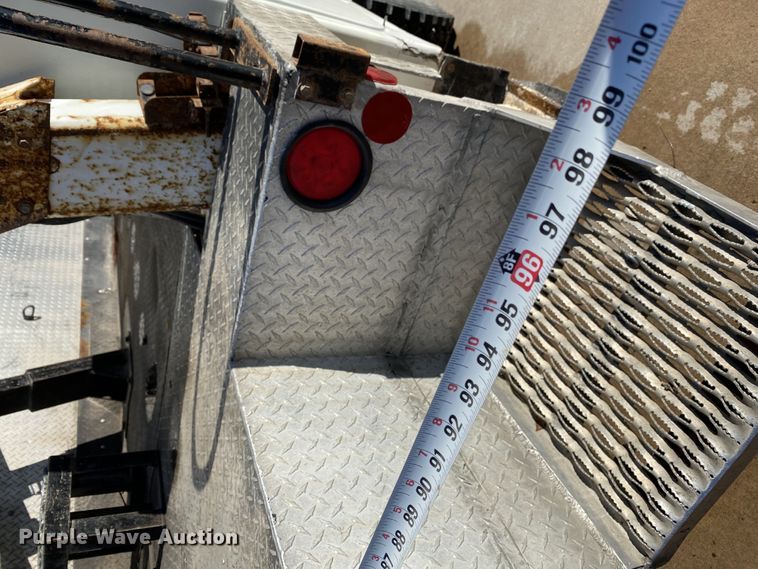 image for item DF6621 2007 International 4300 bucket truck