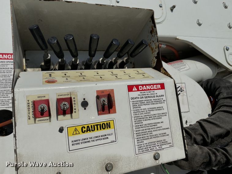 image for item DF6621 2007 International 4300 bucket truck