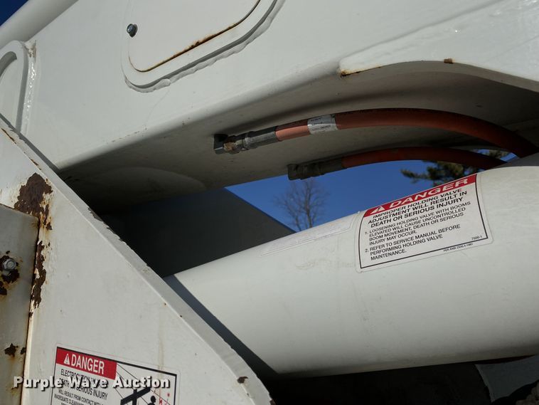 image for item DF6621 2007 International 4300 bucket truck