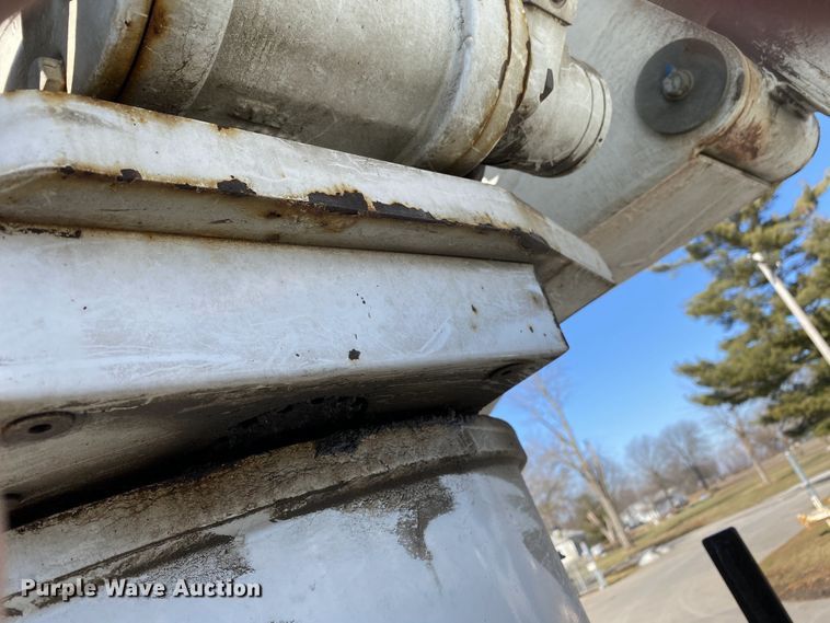 image for item DF6621 2007 International 4300 bucket truck