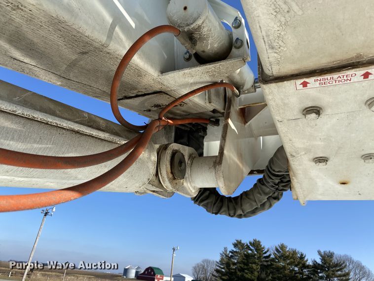 image for item DF6621 2007 International 4300 bucket truck
