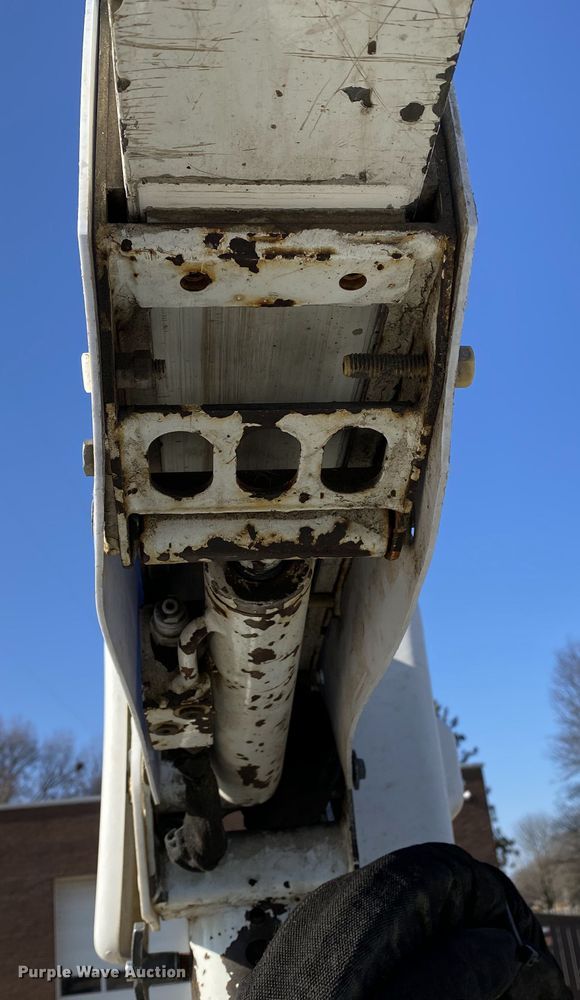 image for item DF6621 2007 International 4300 bucket truck