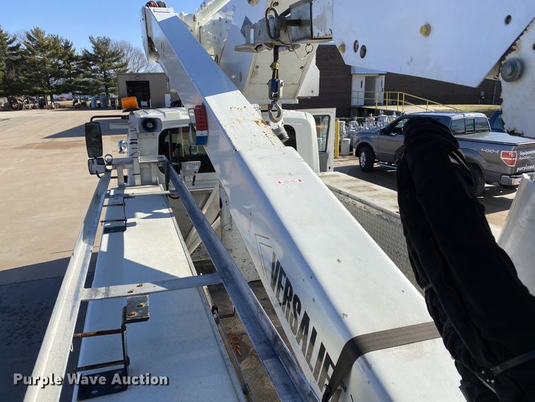 image for item DF6621 2007 International 4300 bucket truck