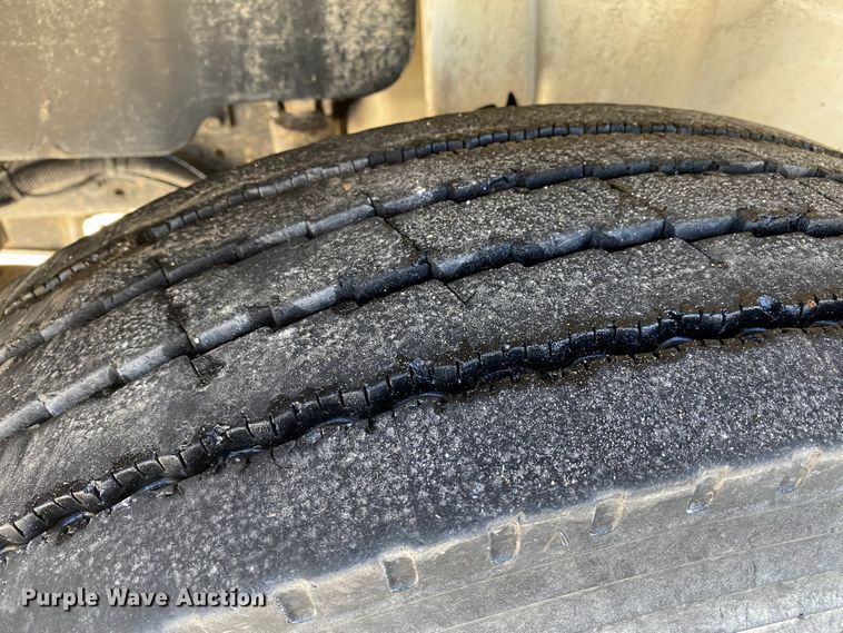 image for item DF6621 2007 International 4300 bucket truck