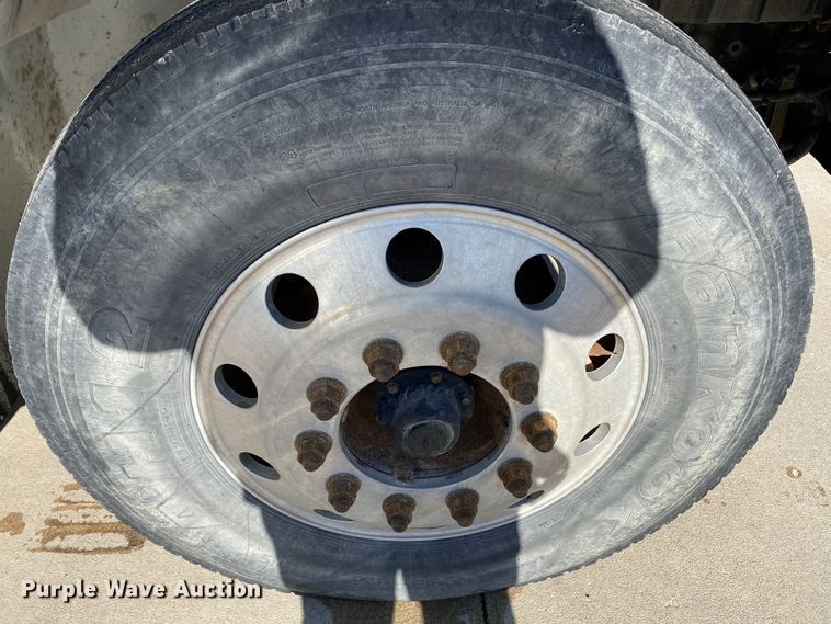 image for item DF6621 2007 International 4300 bucket truck