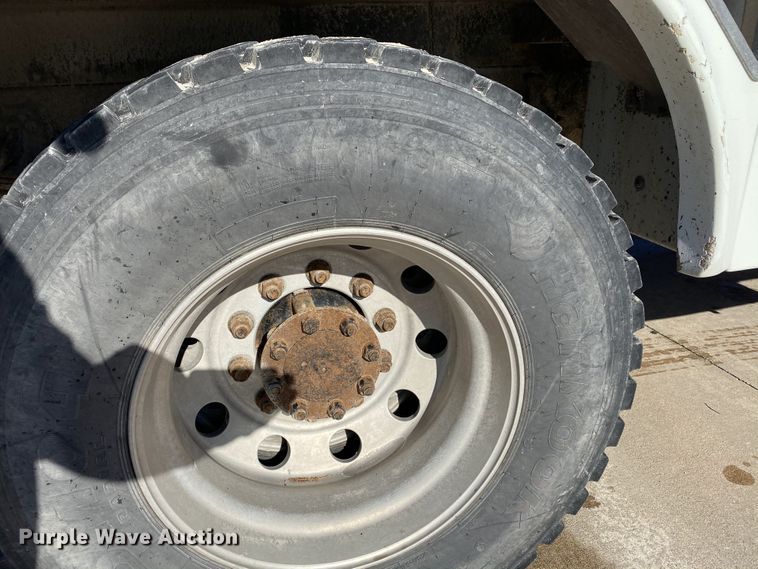 image for item DF6621 2007 International 4300 bucket truck