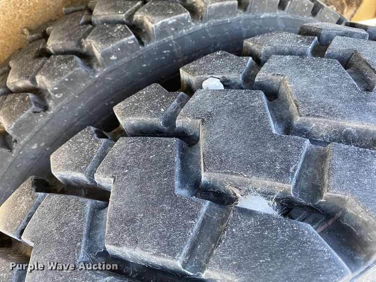 image for item DF6621 2007 International 4300 bucket truck