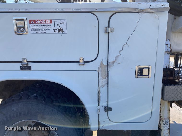 image for item DF6621 2007 International 4300 bucket truck