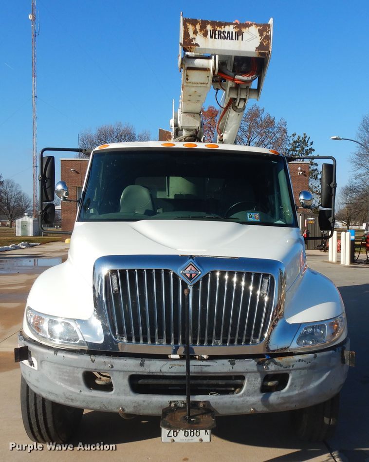 image for item DF6622 2007 International 4300 bucket truck