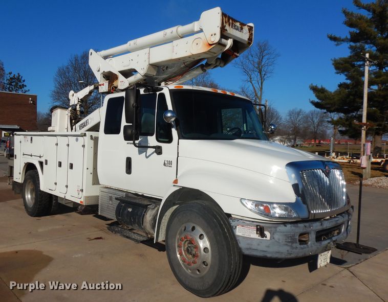 image for item DF6622 2007 International 4300 bucket truck