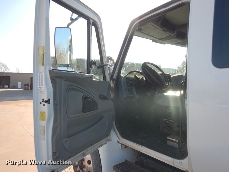 image for item DF6622 2007 International 4300 bucket truck