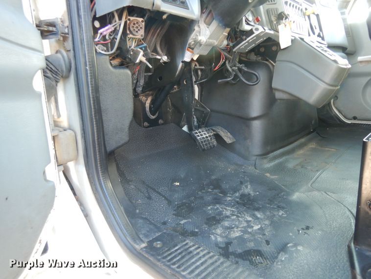 image for item DF6622 2007 International 4300 bucket truck