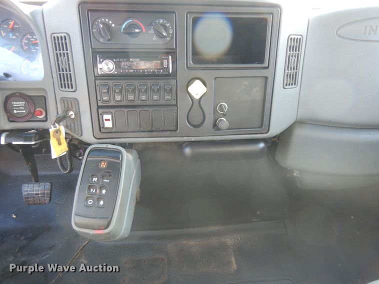 image for item DF6622 2007 International 4300 bucket truck