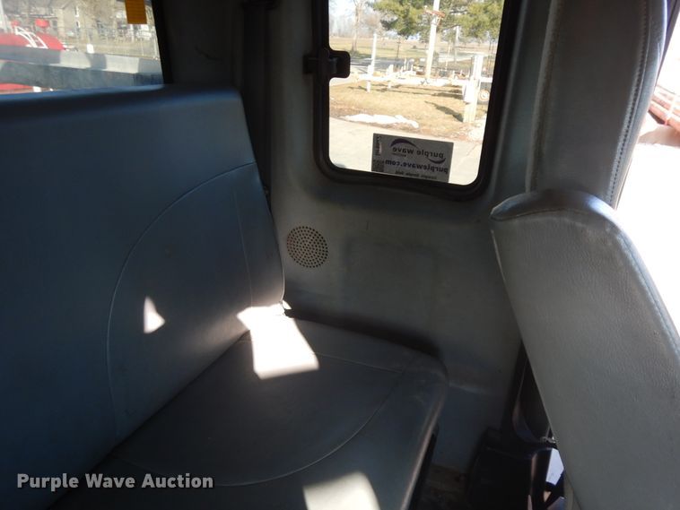 image for item DF6622 2007 International 4300 bucket truck