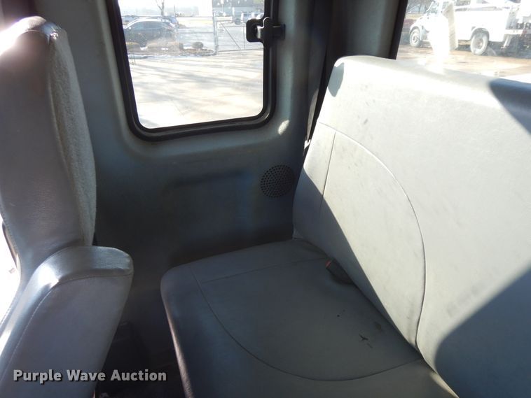 image for item DF6622 2007 International 4300 bucket truck