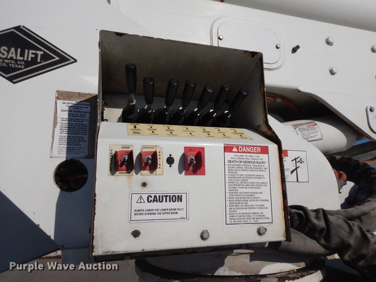 image for item DF6622 2007 International 4300 bucket truck