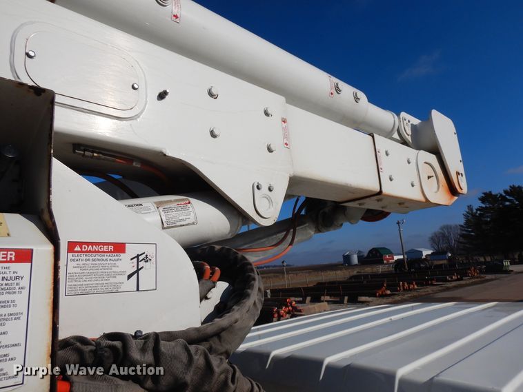 image for item DF6622 2007 International 4300 bucket truck