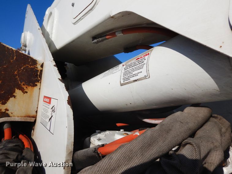 image for item DF6622 2007 International 4300 bucket truck