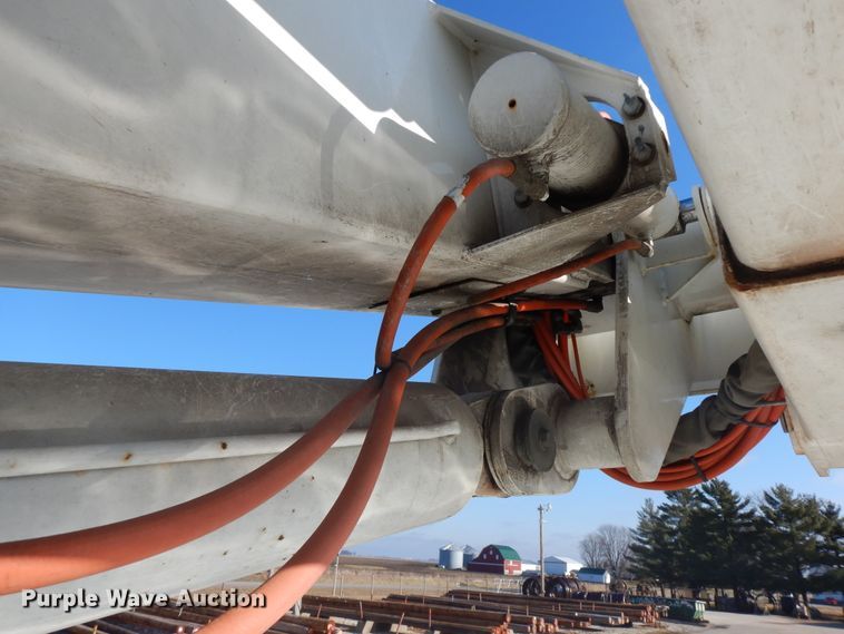 image for item DF6622 2007 International 4300 bucket truck