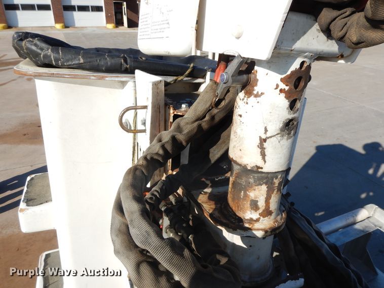 image for item DF6622 2007 International 4300 bucket truck