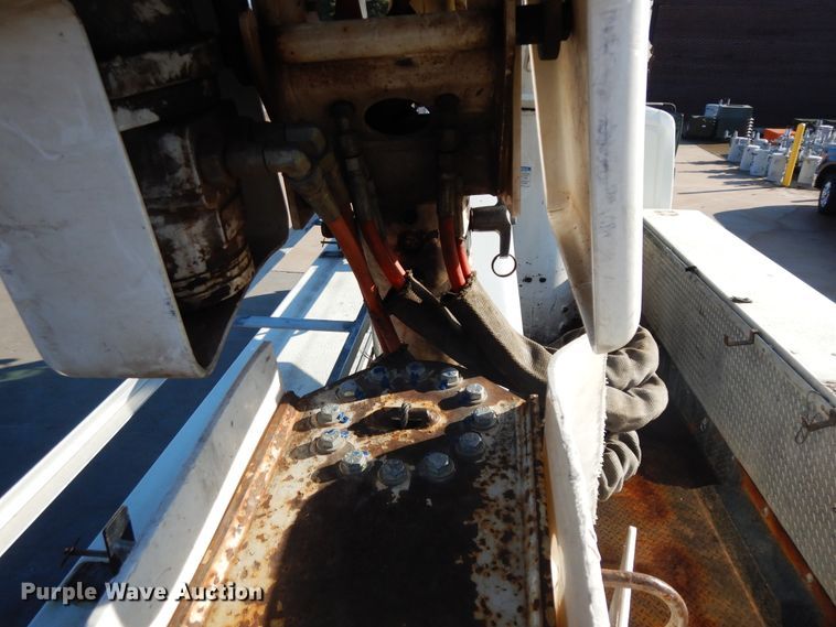 image for item DF6622 2007 International 4300 bucket truck