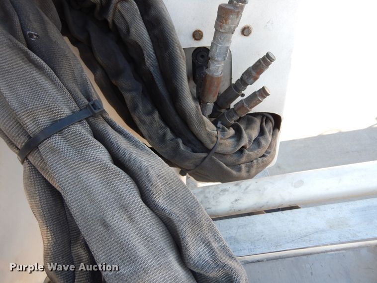 image for item DF6622 2007 International 4300 bucket truck