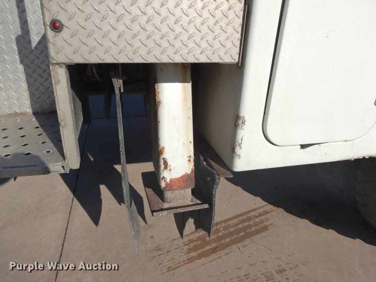 image for item DF6622 2007 International 4300 bucket truck