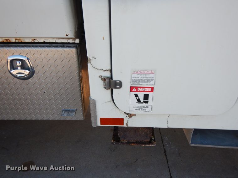 image for item DF6622 2007 International 4300 bucket truck