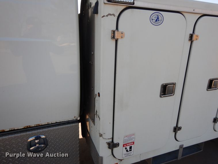 image for item DF6622 2007 International 4300 bucket truck