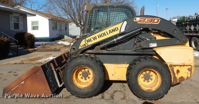 image for item DG5893 2013 New Holland L230 skid steer