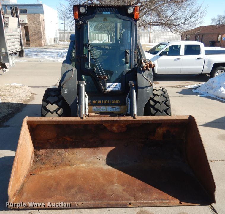 image for item DG5893 2013 New Holland L230 skid steer