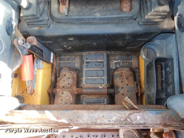 image for item DG5893 2013 New Holland L230 skid steer