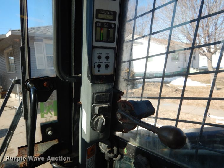 image for item DG5893 2013 New Holland L230 skid steer