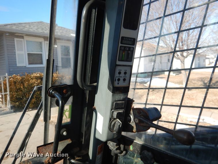 image for item DG5893 2013 New Holland L230 skid steer