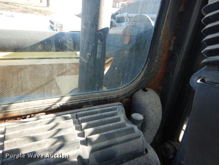 image for item DG5893 2013 New Holland L230 skid steer