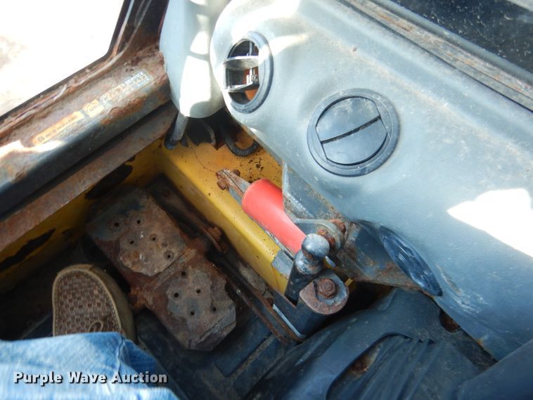 image for item DG5893 2013 New Holland L230 skid steer