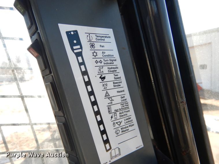 image for item DG5893 2013 New Holland L230 skid steer