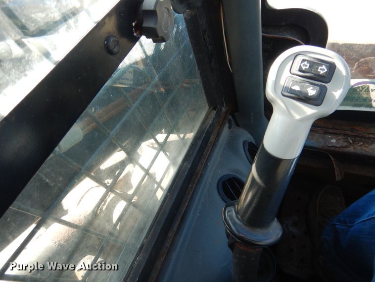 image for item DG5893 2013 New Holland L230 skid steer